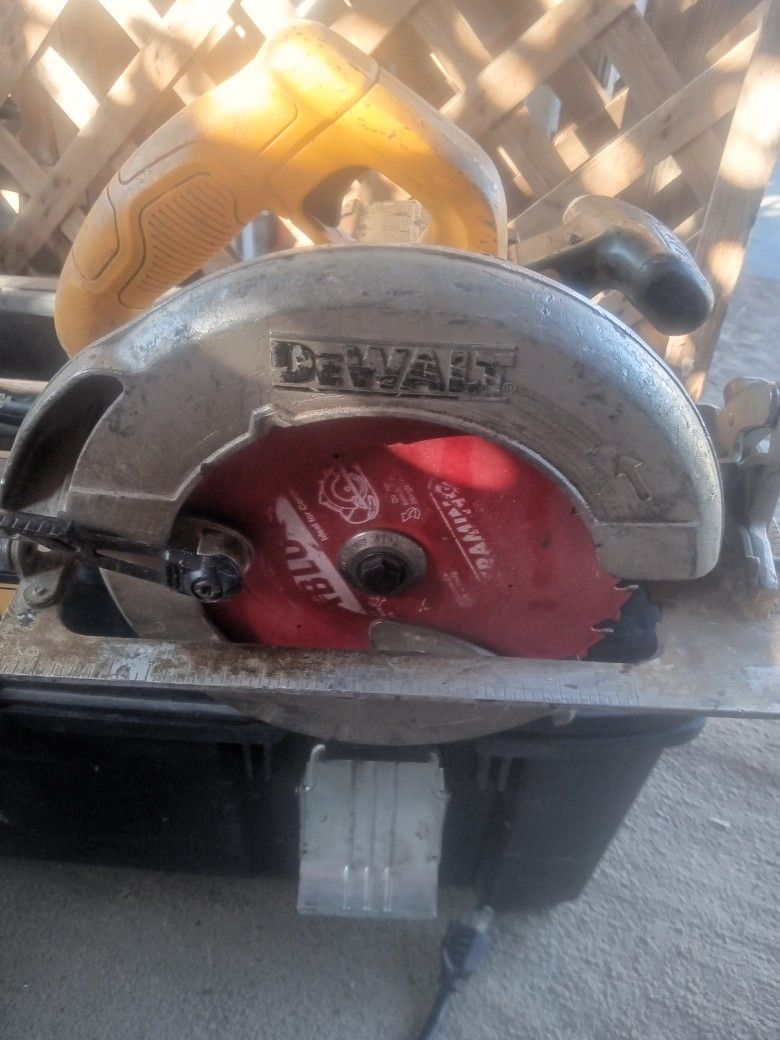$130 DeWalt Skilsaw E575s