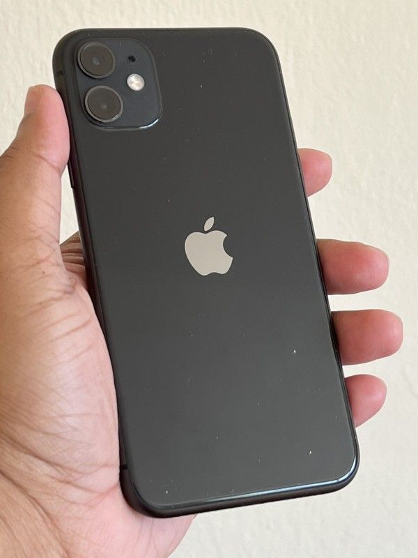 iPhone 11  Unlocked   for all Company Carrier   Excellent Condition  Like New