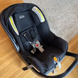 Chicco KeyFit Infant Car Seat + base & newborn insert
