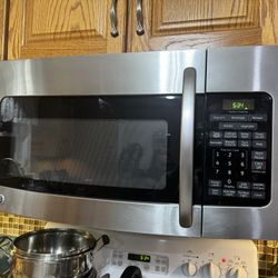 GE Spacemaker Microwave Oven 