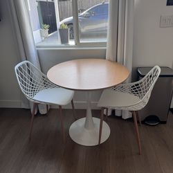 Small Dining table w/ chairs