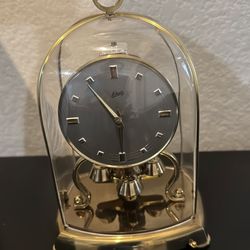 Vintage Schatz 400-Day Anniversary Clock, Late 1950s, with Dome, Made in Germany in excellent condition.
