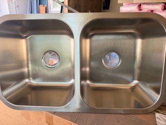 Undermount kitchen sink