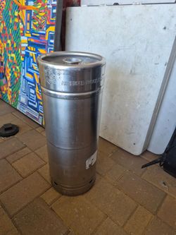 Anheuser bush keg in good condition