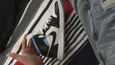 Women’s 9 Air Jordan 1 Mid University Blue/Black/White