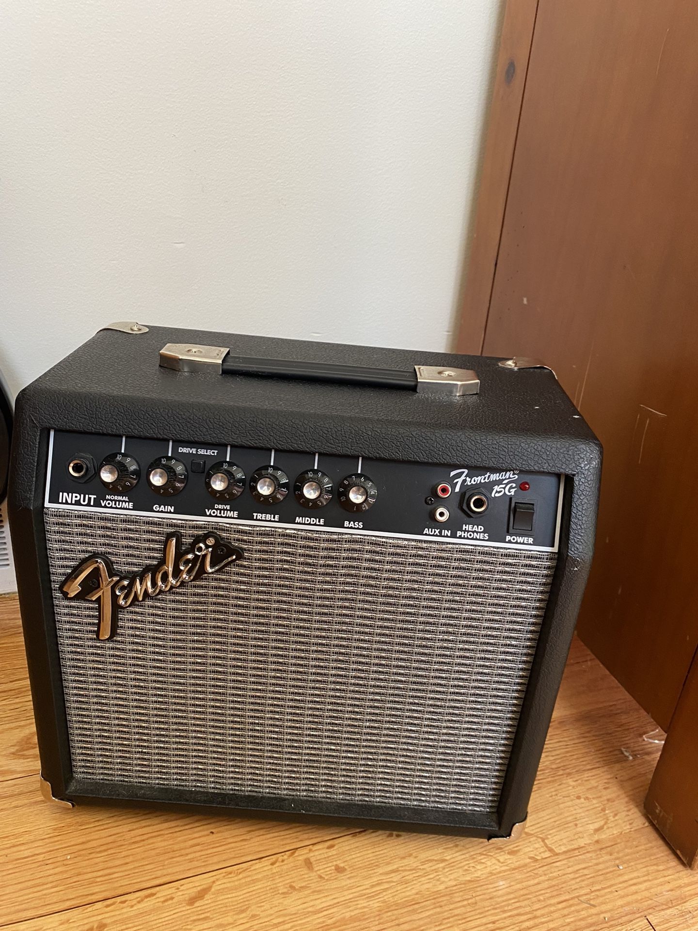 Stratocaster Electric Guitar, Amp, Bag & Accessories.