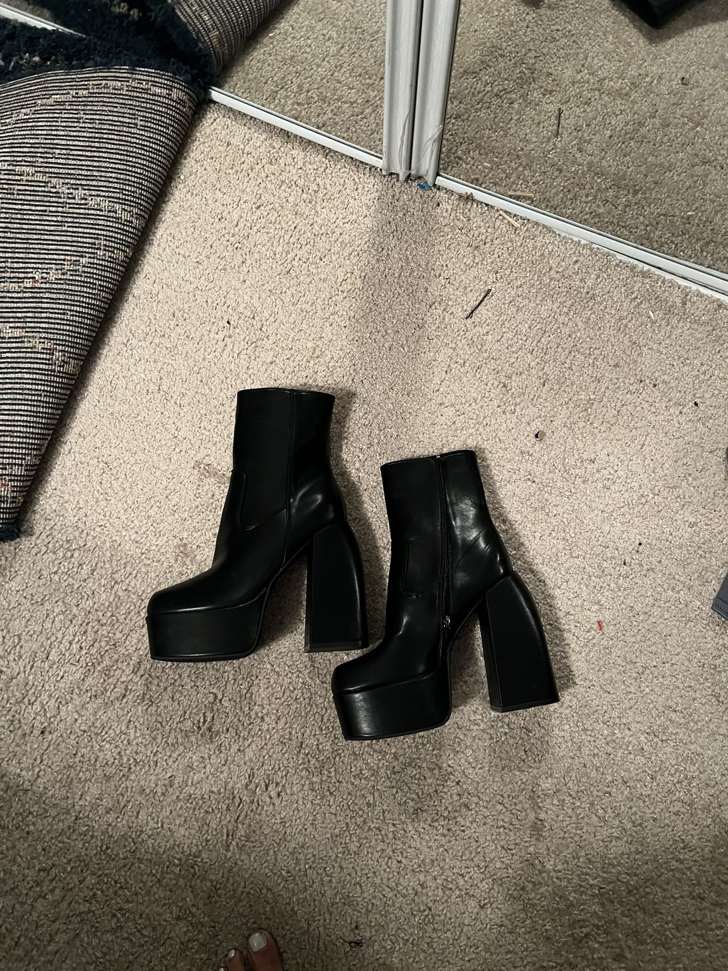 ***Black Boots ***NEW