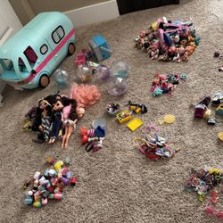 L.O.L. Glamper And Dolls
