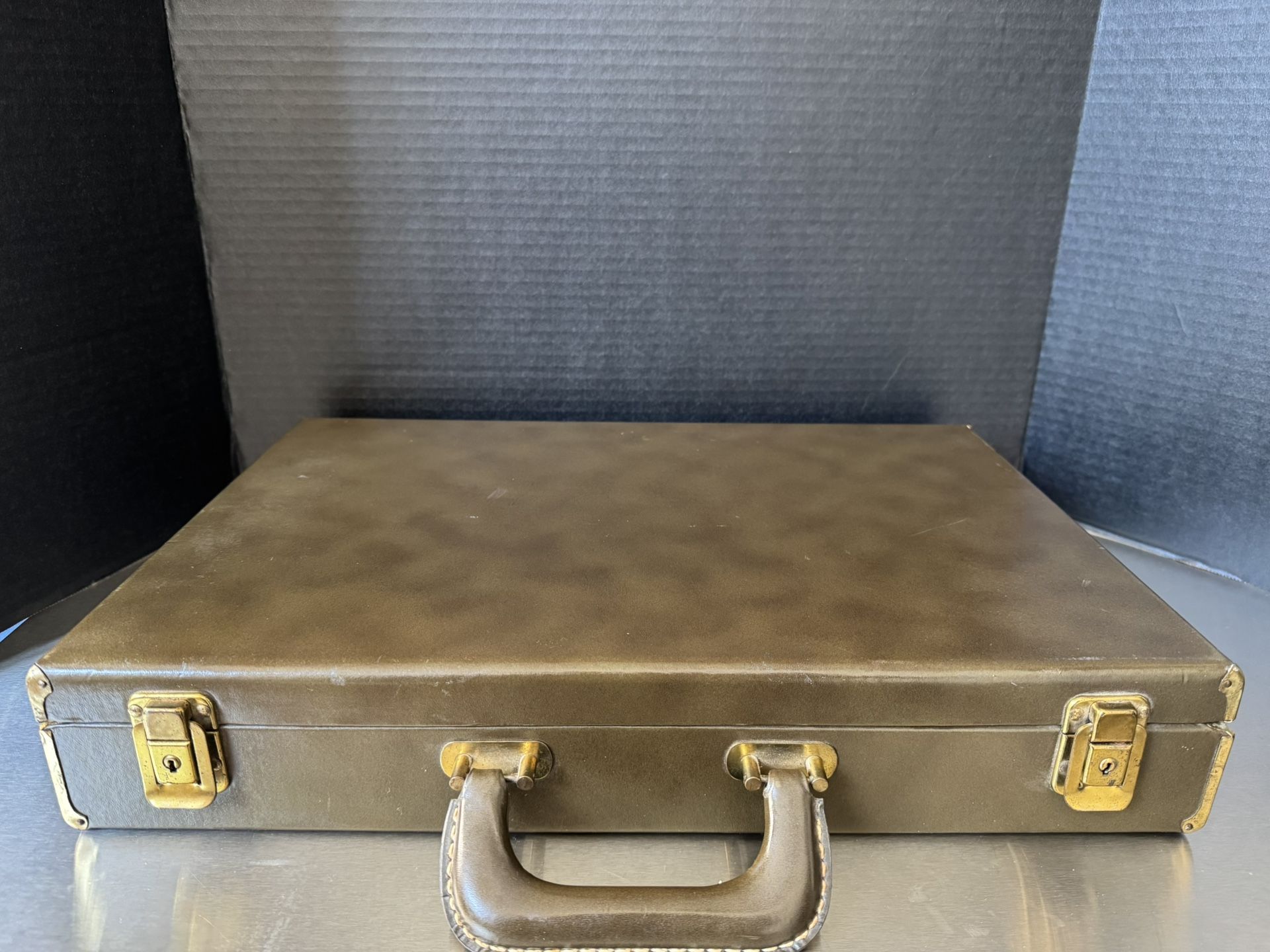 Vintage Hard Shell Brown Briefcase 12.5 x 7.5x 18