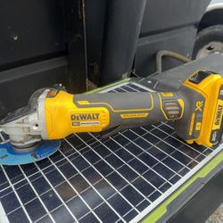 Dewalt grinder 20-Volts Max XR Brushless Cordless 4-1/2 in. 5 in(like new)(Read ad before messaging)