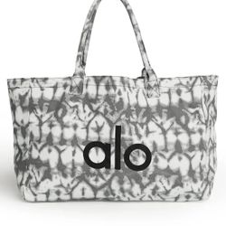 Alo Yoga Shopper Shoulder Tote  Price For Both 