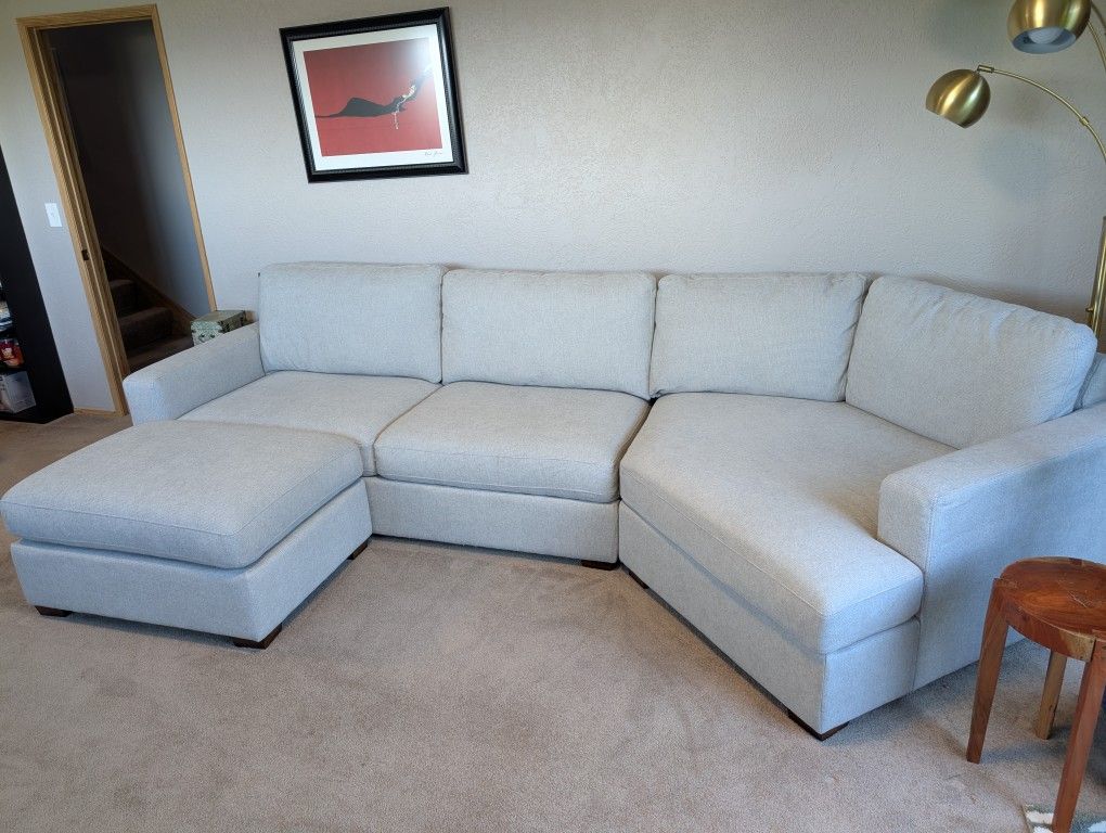 Thomasville Sectional Sofa W/ Ottoman