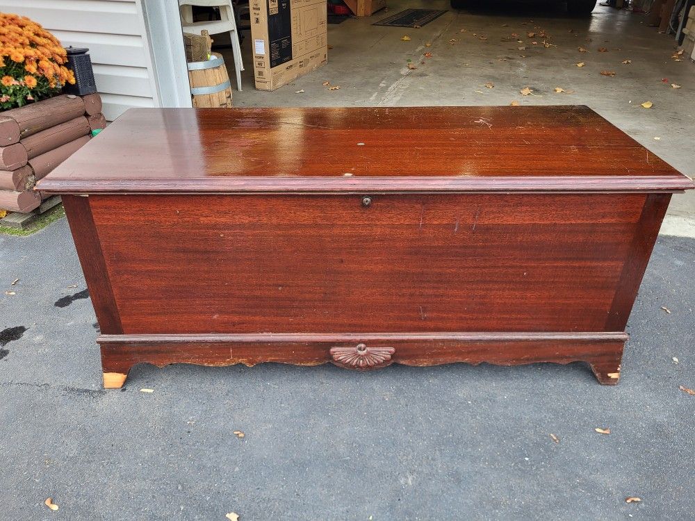 Lane Full Size Cedar Chest