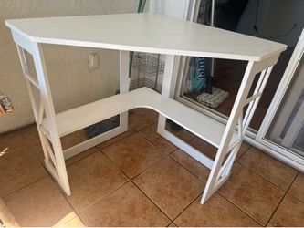 White corner desk