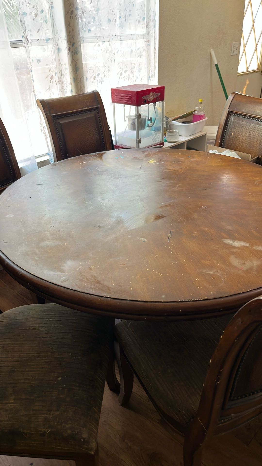 Round Table 