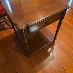 Gloss Hardwood End Table 