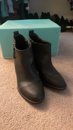 Women’s Ankle Boots - 7 1/2 - Black with Zippers