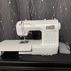 Singer Sewing Machine - Superb 2010