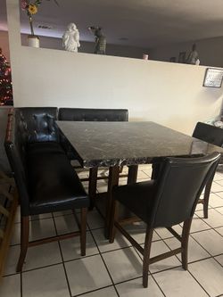 Dining Table And Chair Good Conditions