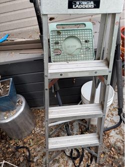 FREE Small Aluminum Step Ladder 4ft Bent