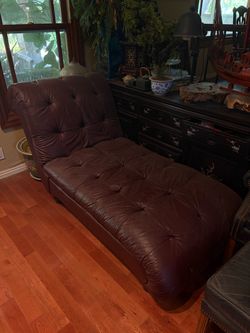 Classic Plum Tufted Leather Chaise Lounger