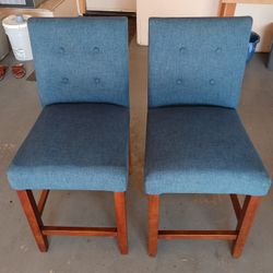 2  Barstools Clean 