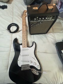 Fender  Squier by Stratocaster with Amp