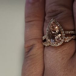 Engagement ring and wedding ring set