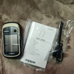 Garmin eTrex 32x, Rugged Handheld GPS NavigatorBrandGarmin
Model NameeTrex 32x
Screen Size2.2 Inches
Special FeatureLong battery life; Rugged design; 