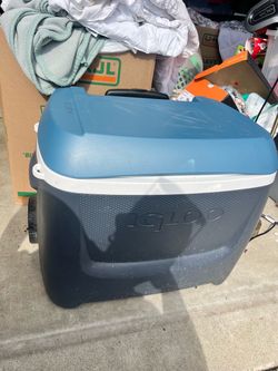 Igloo rolling cooler