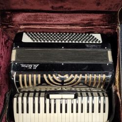La Tosca by Gretsch Minuetta Accordion with Case