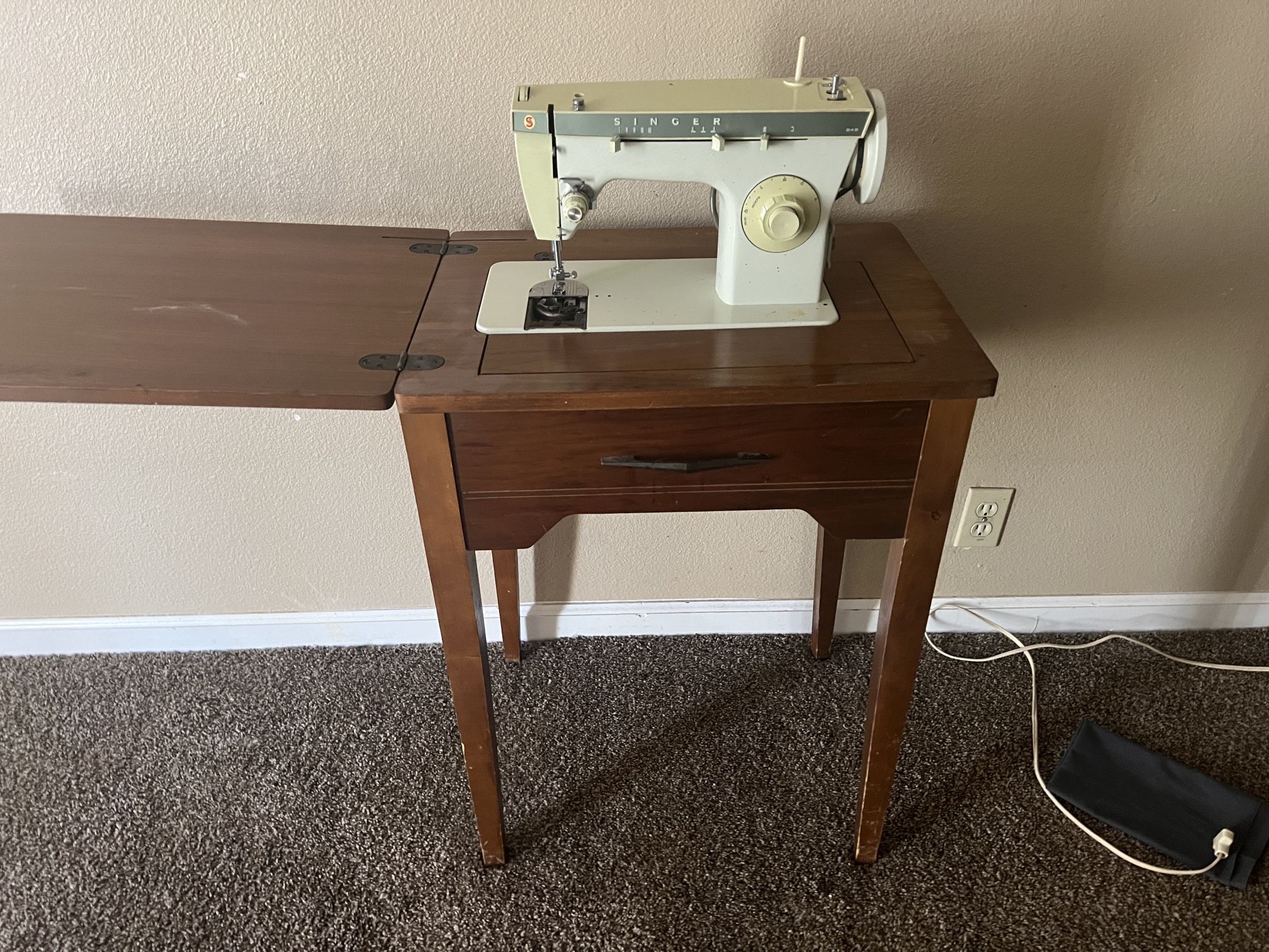 Singer Sewing Machine Model 242 