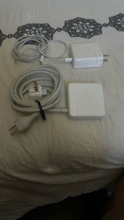Power Adapte for Mac Book. 3 Apple