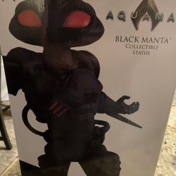 Aquaman Statue