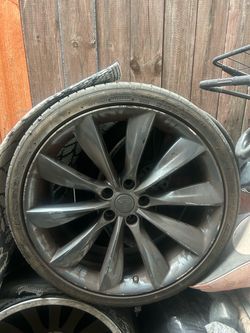 Tesla rims size 21 all 4