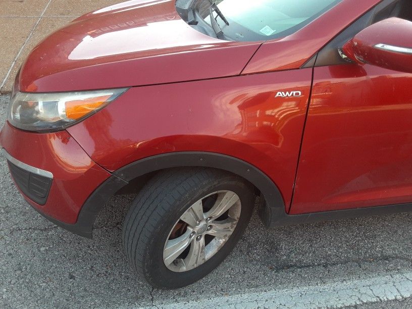 Clean Title.Kia Sportage 2012 AWD LX I have some spare parts that can be replaced by you I don't have free time