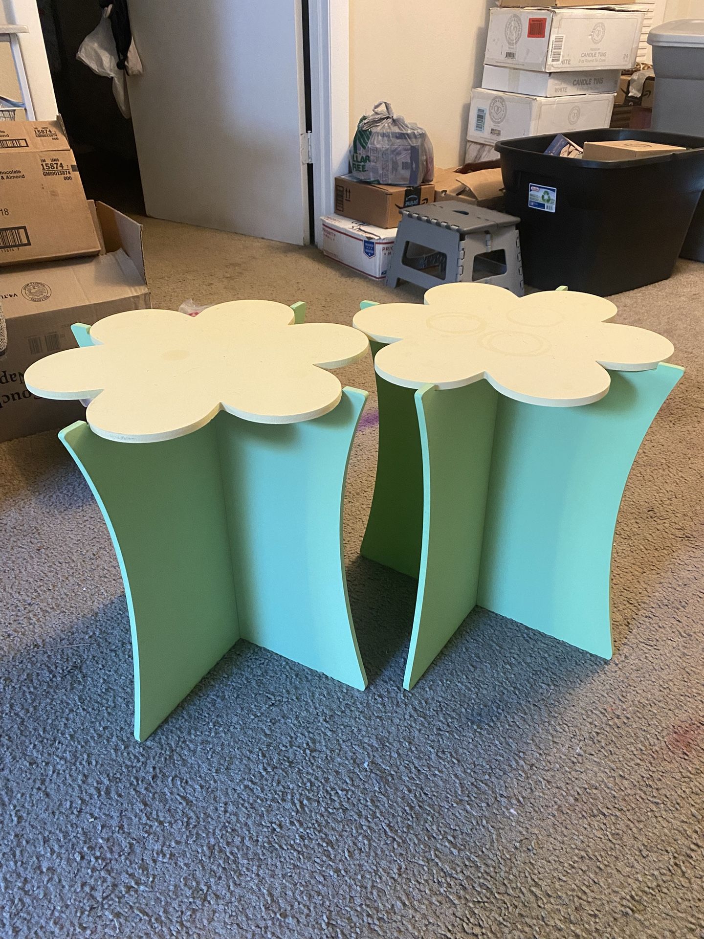Daisy End Table