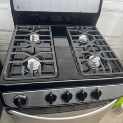 24” GE Gas Stove 