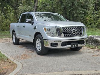 2017 Nissan TITAN