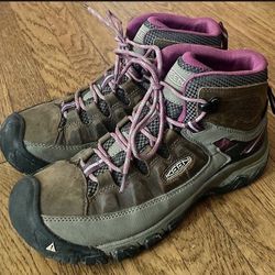 WOMENS KEEN HIKING BOOTS