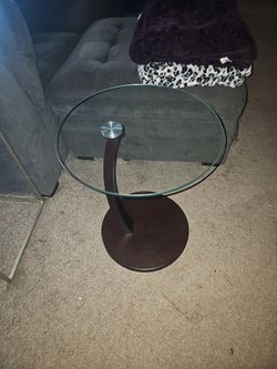 C shape accent table