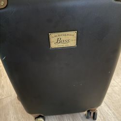 G.H. Bass & Co. Carry on 