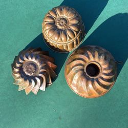 3 Vintage copper cake or jelly molds, 
