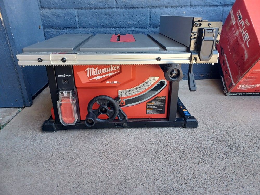 TABLE SAW MILWAUKEE TOOL ONLY