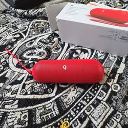 Brand new beats pill, it's from Verizon t's the good / expensoce ones