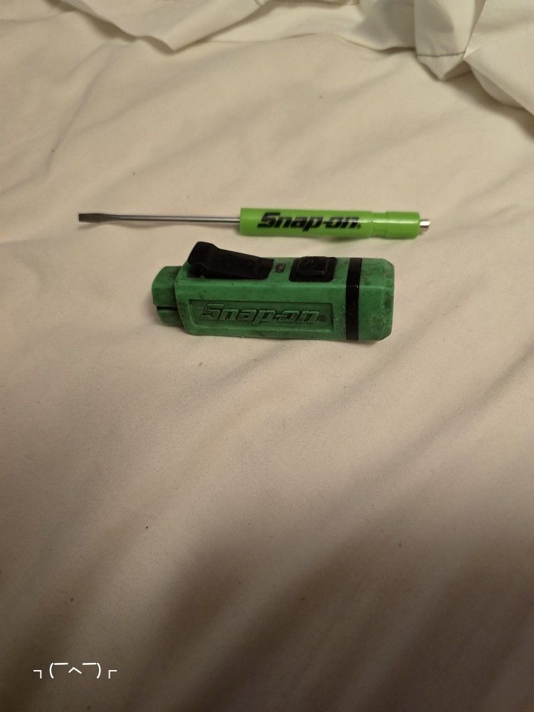 SNAP-ON magnetic flat head screwdriver and flashlight