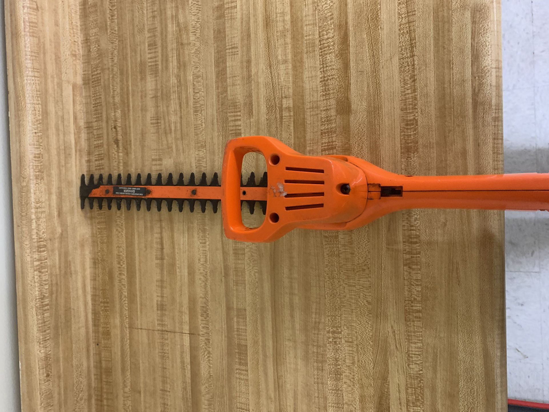 Vtg Black and Decker Model 8110 Electric Shrub and Hedge Trimmer