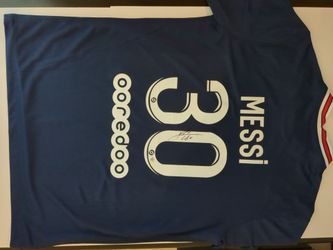 Lionel Messi Paris Saint-Germain Signed Jersey. Certificate of Authenticity COA