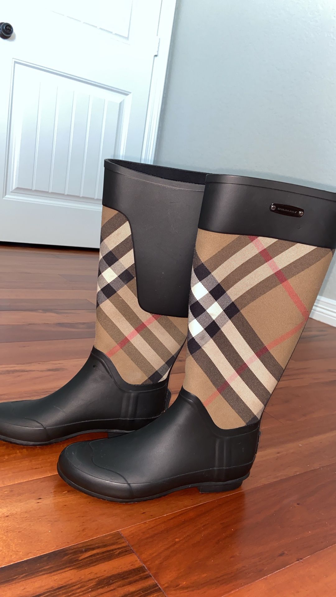 Burberry Clemence Rain Boot Size 6.5