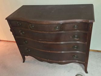 Bedroom chest of drawers